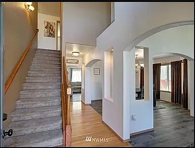4 bed, 2104 sqft, $3,000 — Photo 2