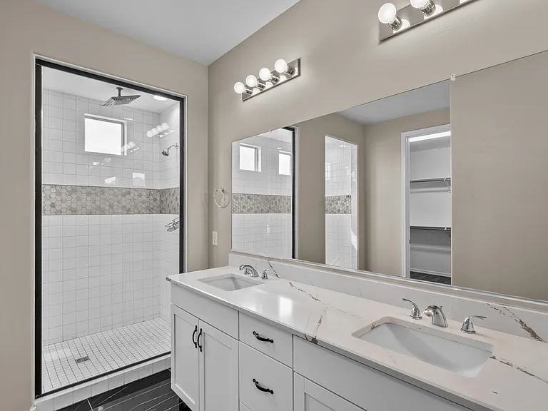16001 N Columbus Blvd — Photo 39