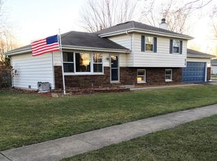 919 Division St, South Elgin, IL 60177
