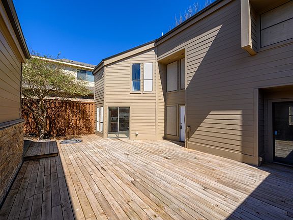 5th image of 308 Columbia Dr
