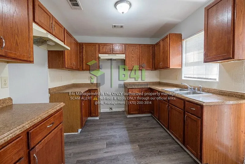 2 bed, 1.0 bath, 970 sqft, $1,400 — Photo 2