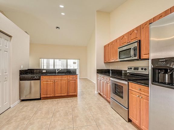 5th image of 1549 SW Gadsan Ave