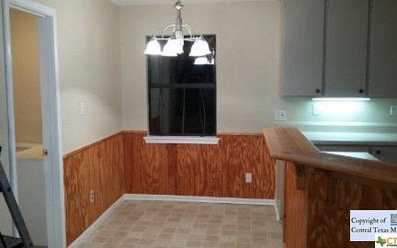 3rd image of 1096 Market Hts
