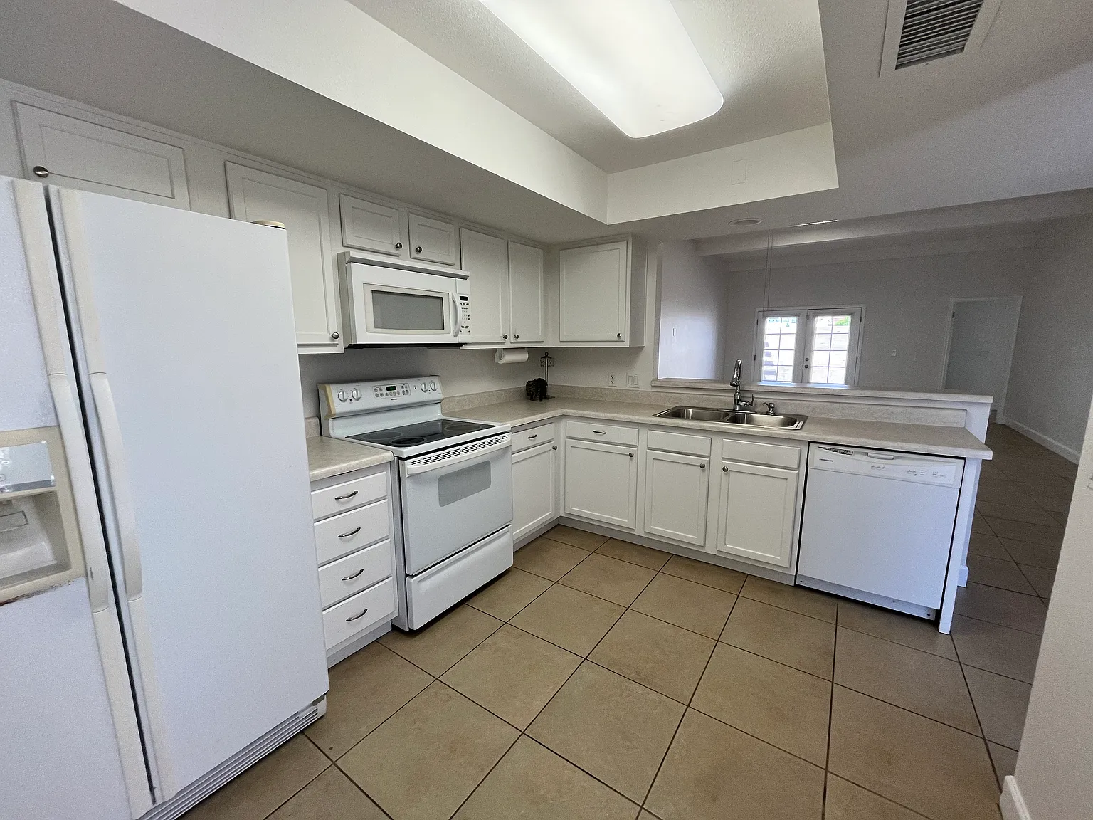 1238 E Avenida Hermosa — Photo 4