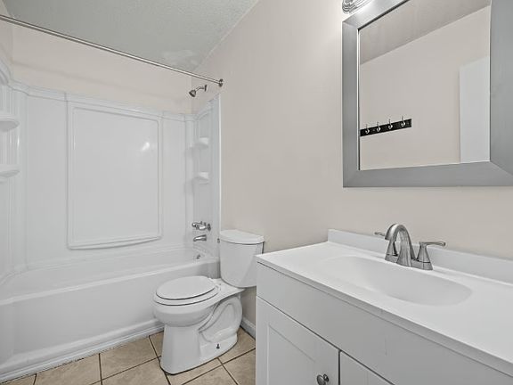 5th image of 2821 Club Plaza Rd #G