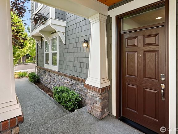 2nd image of 1537 246th Avenue NE