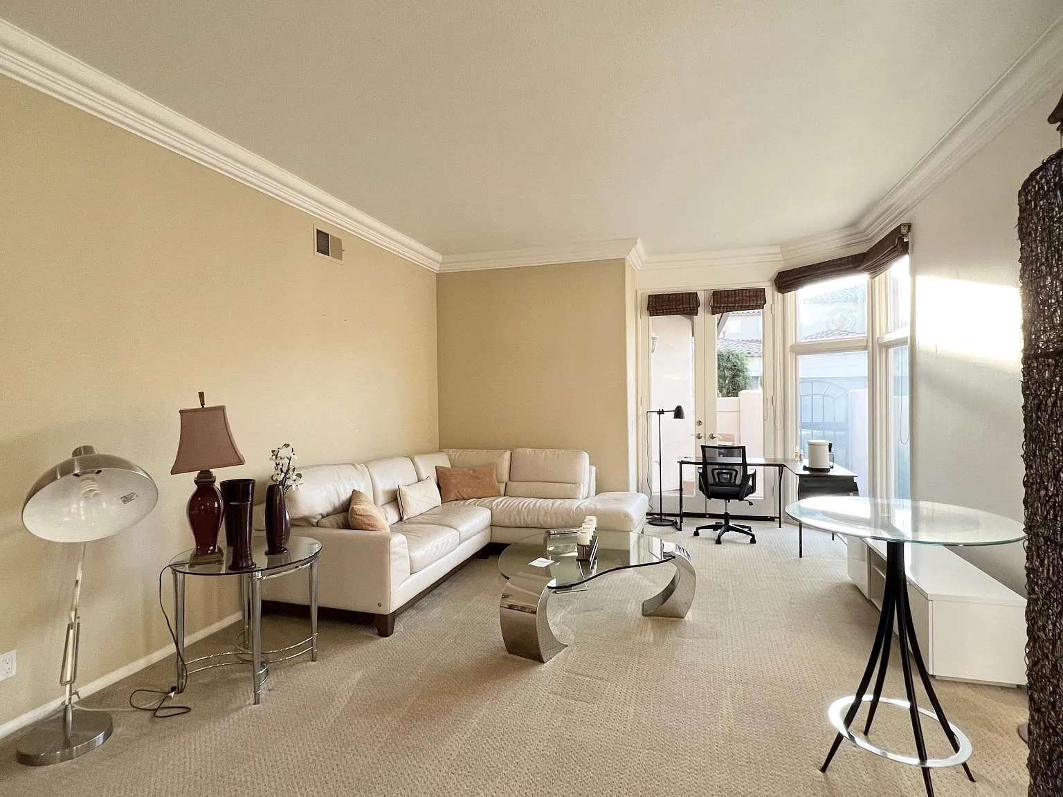 4 bed, 2601 sqft, $7,148 — Photo 3