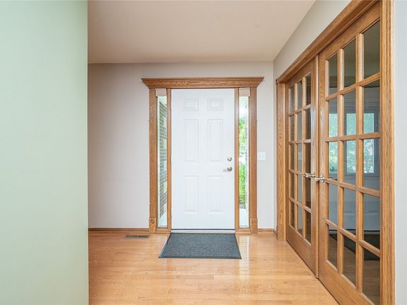 2nd image of 1005 NW Boulder Brook Dr