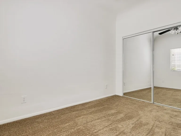232 S Reeves Dr — Photo 16