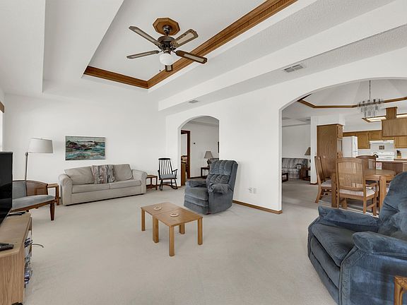 4th image of 304 Rebecca Dr