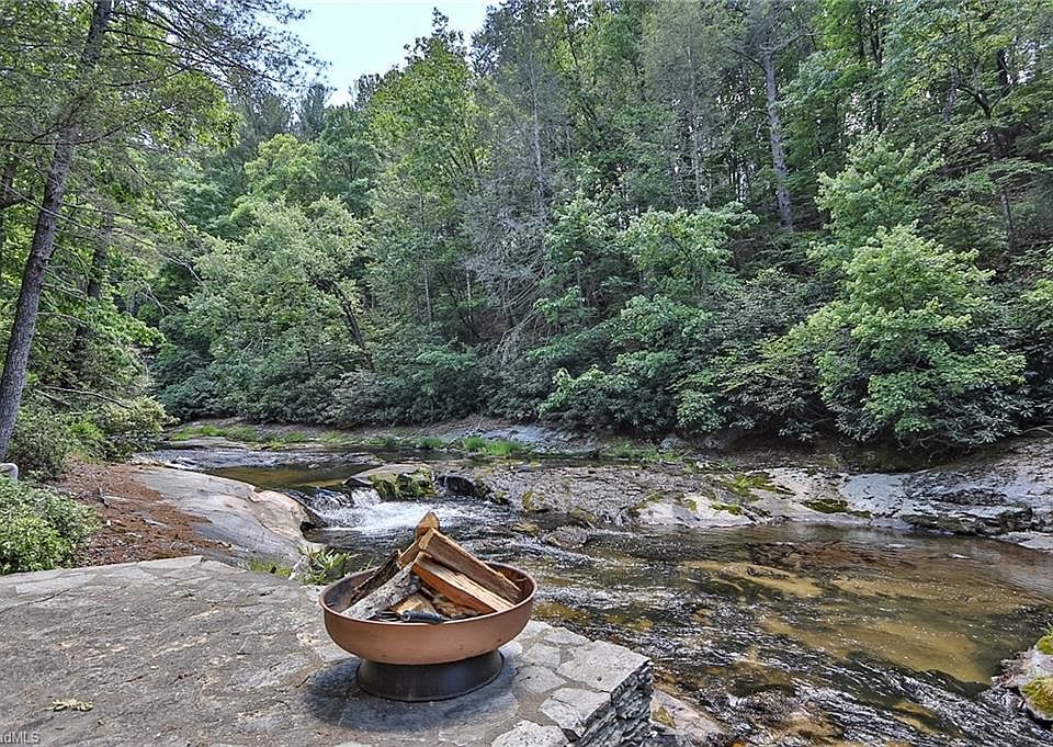 1st image of 408 Stone River Dr