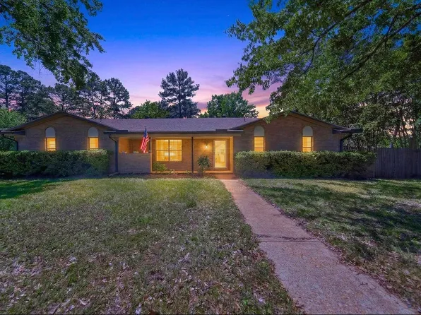 1009 Caprice Dr, Grand Saline, TX 75140