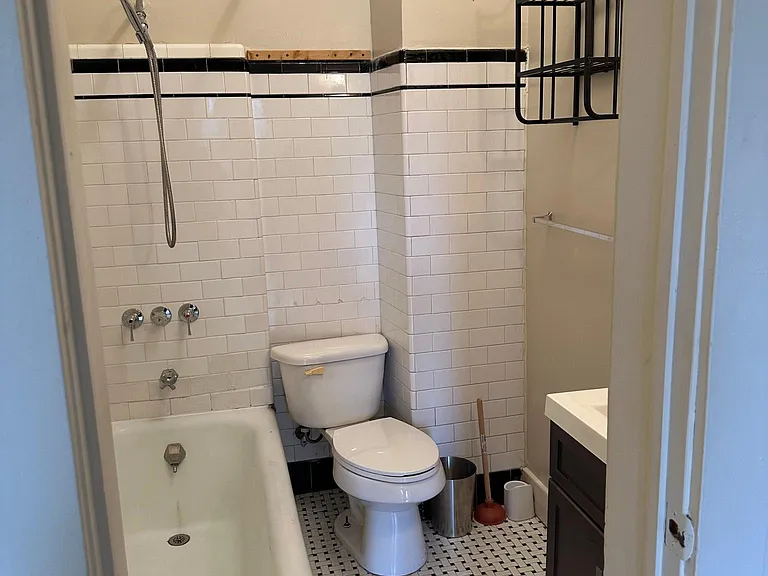 31 S Lake Ave #3 — Photo 9
