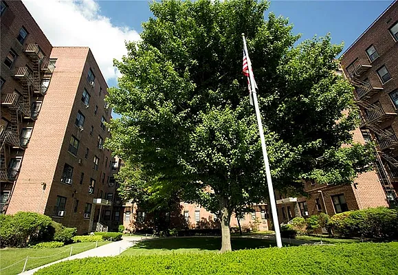 Sold by Remax Edge | media 17