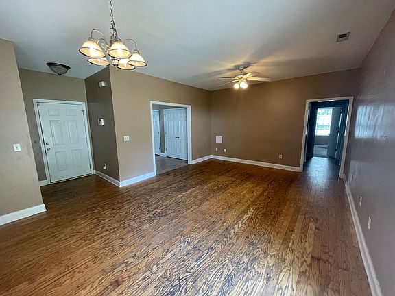 4th image of 375 Lullwater Dr