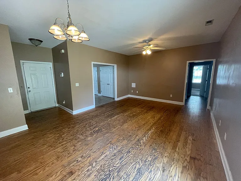 375 Lullwater Dr — Photo 4