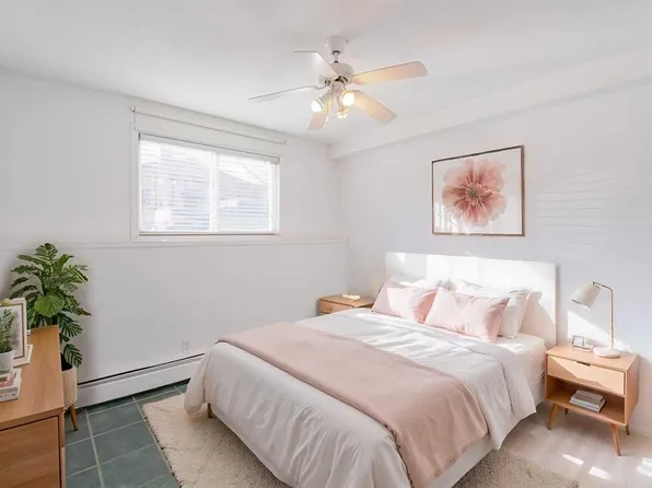 104 S Sabrina Way SW #4, Calgary, AB T2W 2N6