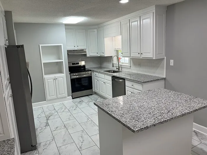 1305 Colonial Ave NW — Photo 6