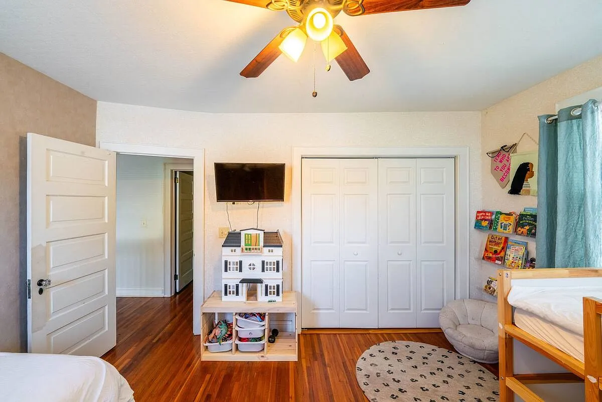 3 bed, 2559 sqft, $3,150 — Photo 3