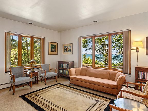 4th image of 601 E Lake Front Dr