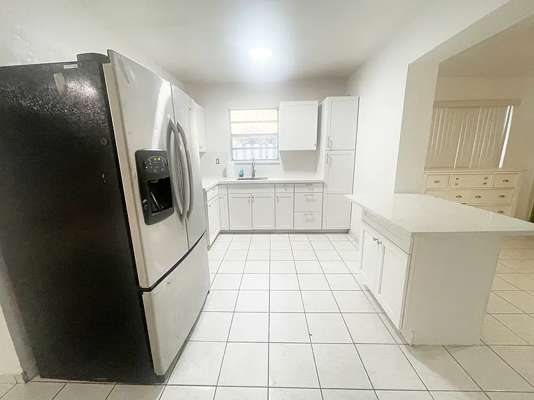Miramar Pkwy — Photo 5