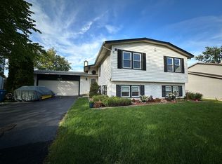 2504 Brook Ln, Aurora, IL 60504