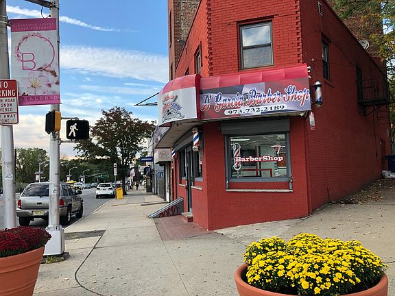 5th image of 211 Bloomfield Ave