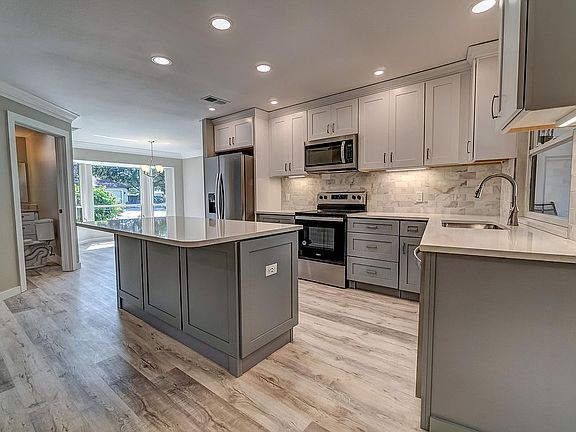 5th image of 352 Dorchester Dr