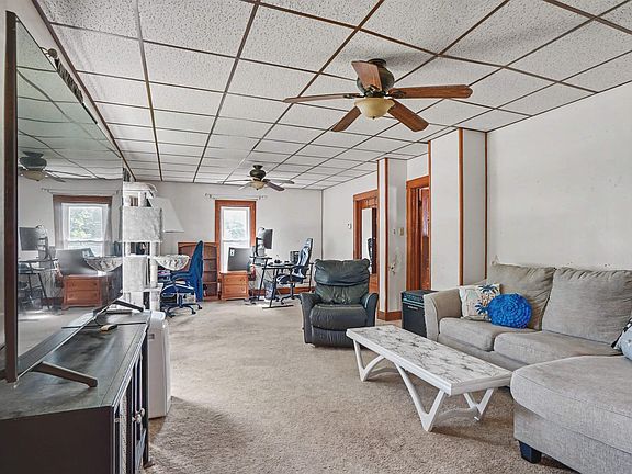 4th image of 209 Hayes St W