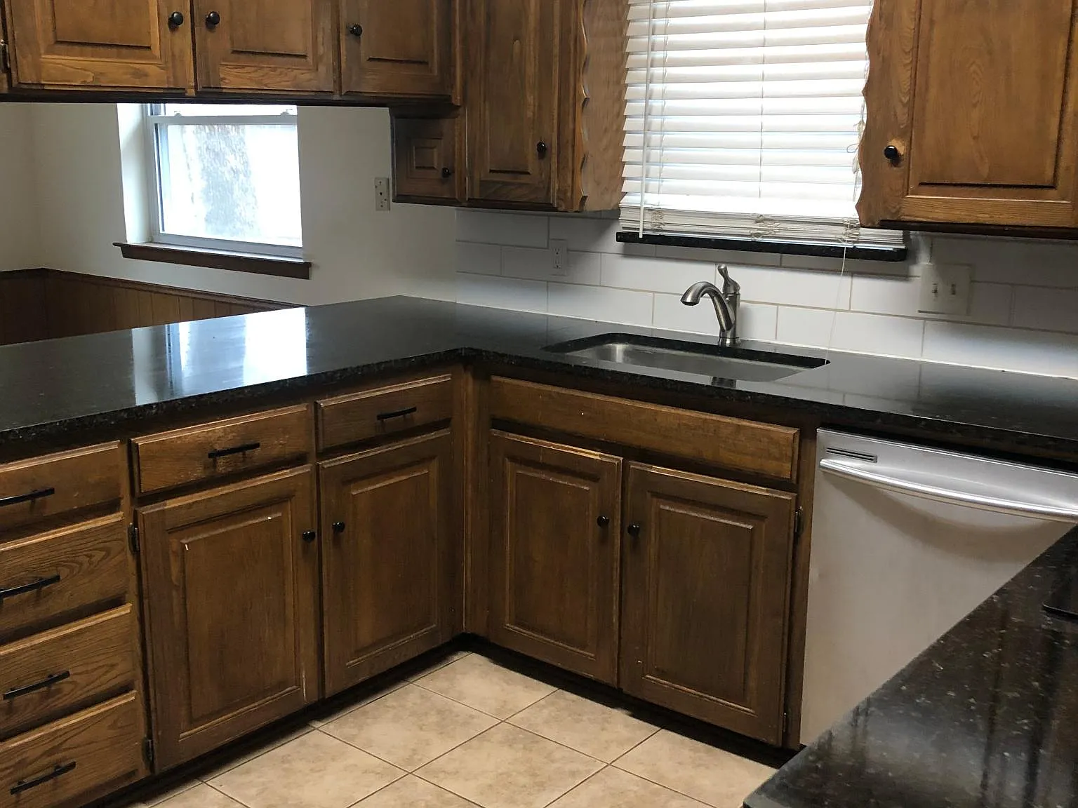 4 bed, 2212 sqft, $2,295 — Photo 3