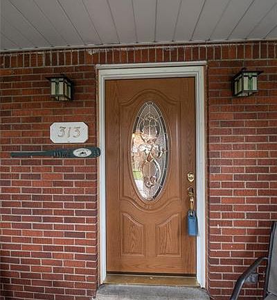 3rd image of 313 Oakwood Dr