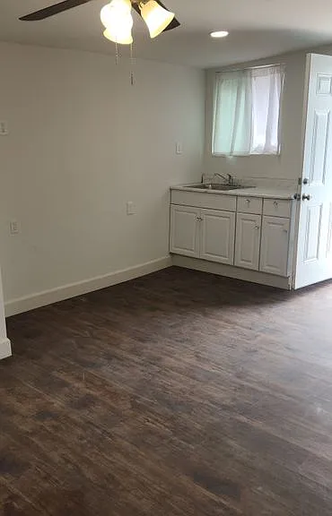 1683 Meserve St #B — Photo 5