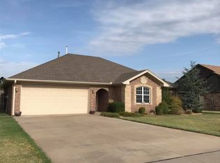 213 Cypress Ave, Elk City, OK 73644