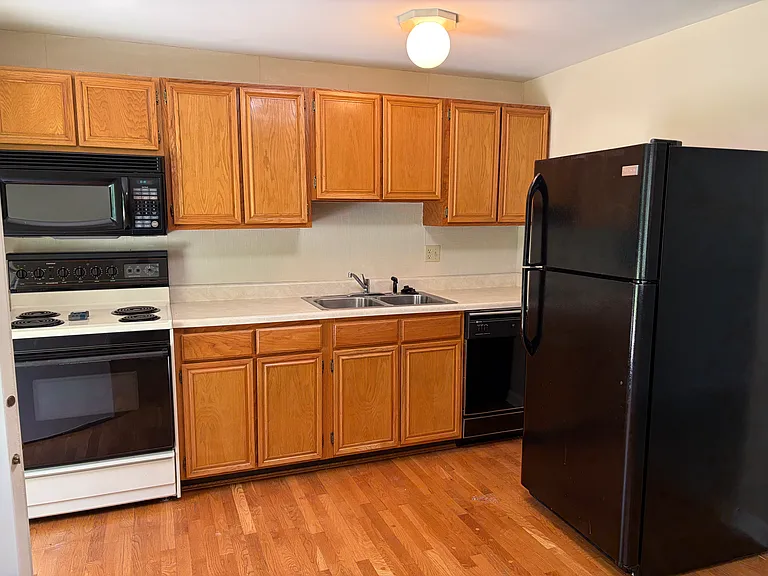 6537 Highbury Rd — Photo 3