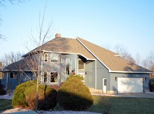 111 Woodmont Dr, Monaca, PA