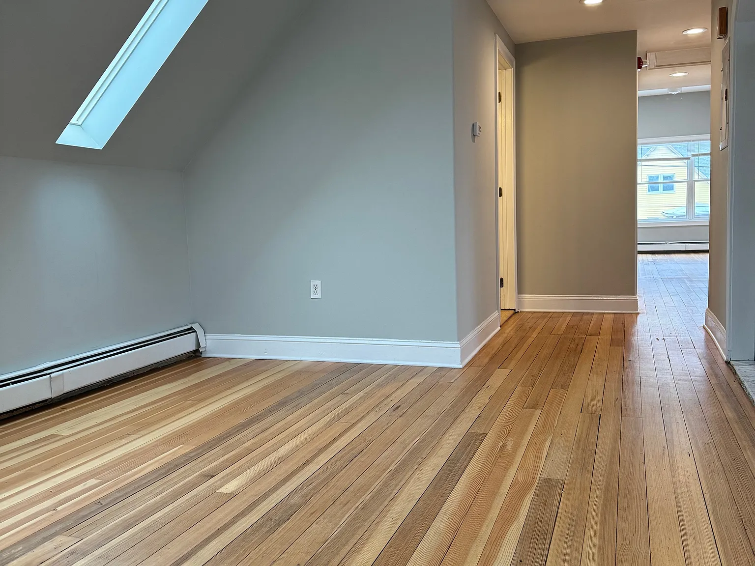 2 bed, 1300 sqft, $2,100 — Photo 3