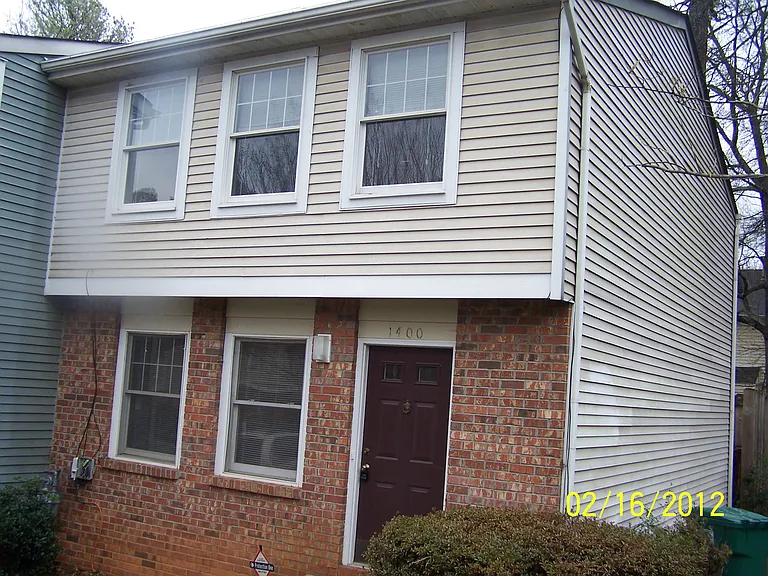 1400 Springleaf Cir SE — Photo 2