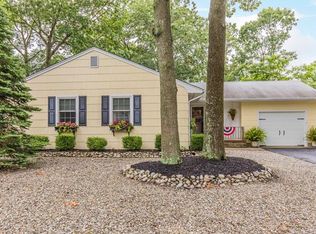 35 Lighthouse Dr, Manahawkin, NJ 08050