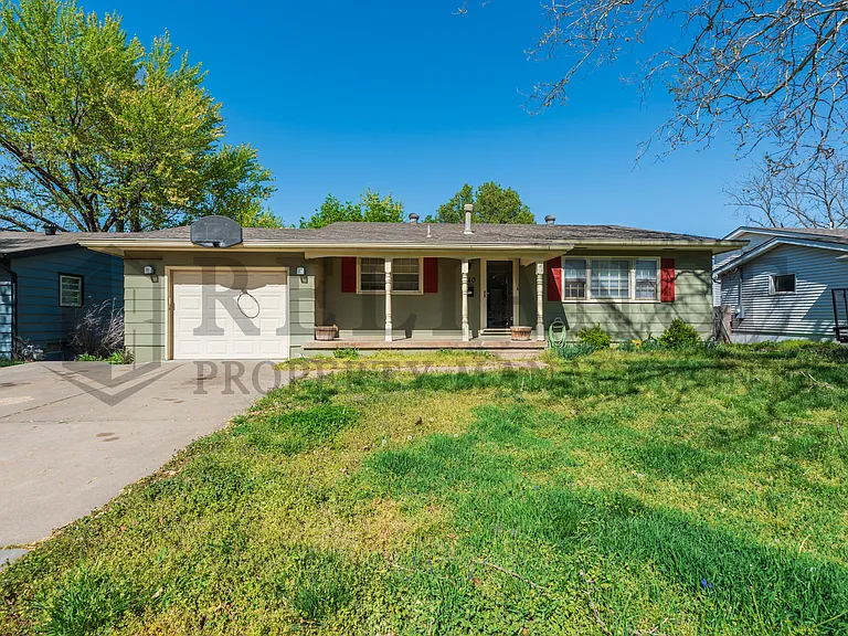 1440 N Community Dr — Photo 1