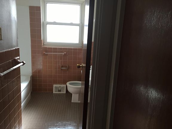 hall full bath