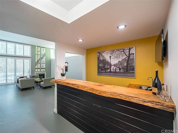 2nd image of 4641 Fulton Ave APT 305