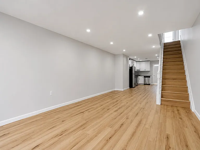 2427 Ashland Ave — Photo 8