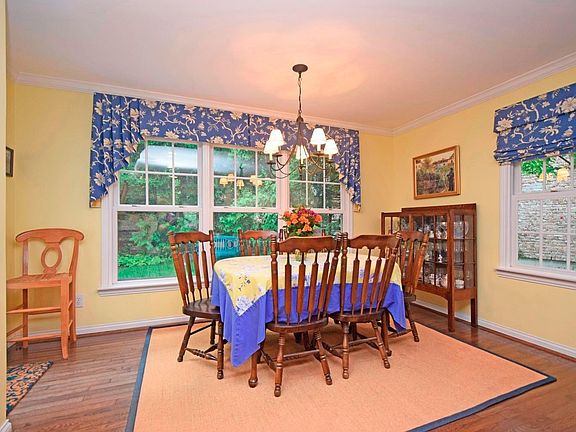 4th image of 751 Bigben Ln