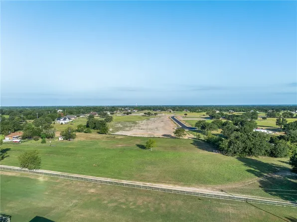 10390 Charlinda Ln, Bryan, TX 77808