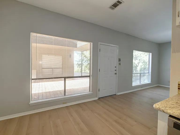 908 Poplar St #103 — Photo 11