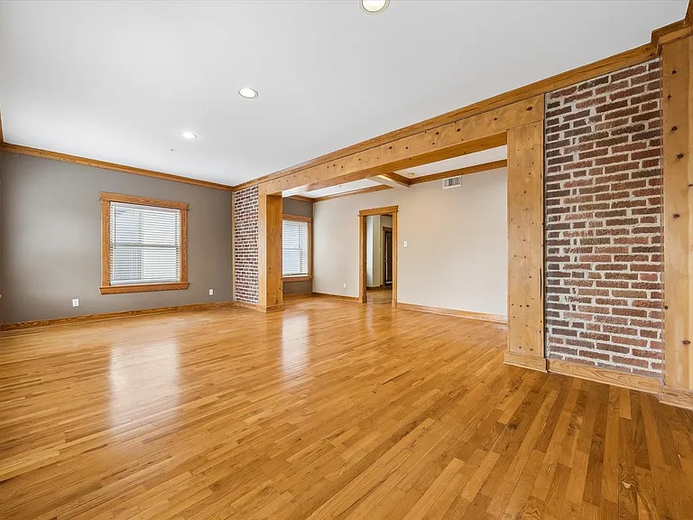 215 W Norma St #302 — Photo 5