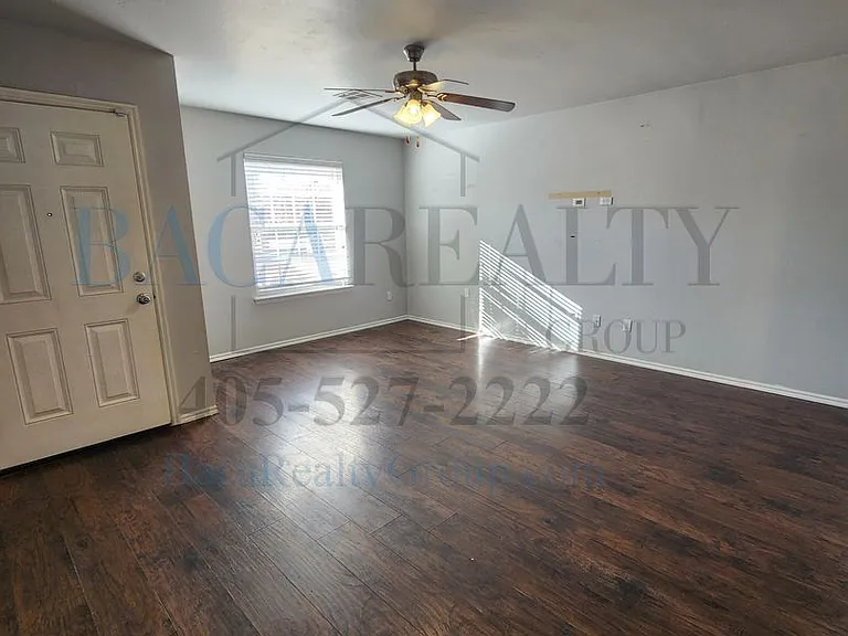823 Monarch Way — Photo 2