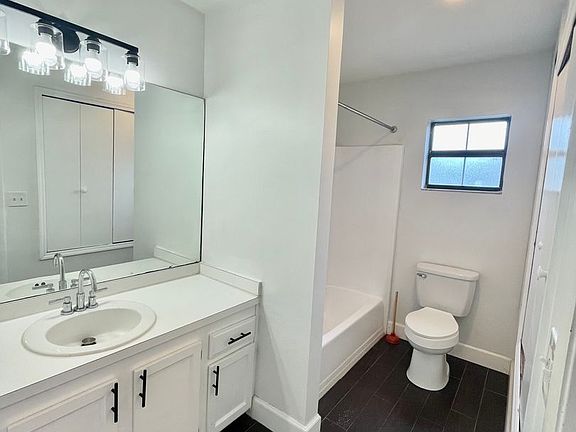 4th image of 4901 Dover Cir APT 2