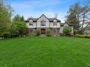 525 Long Dr, Wyckoff, NJ 07481