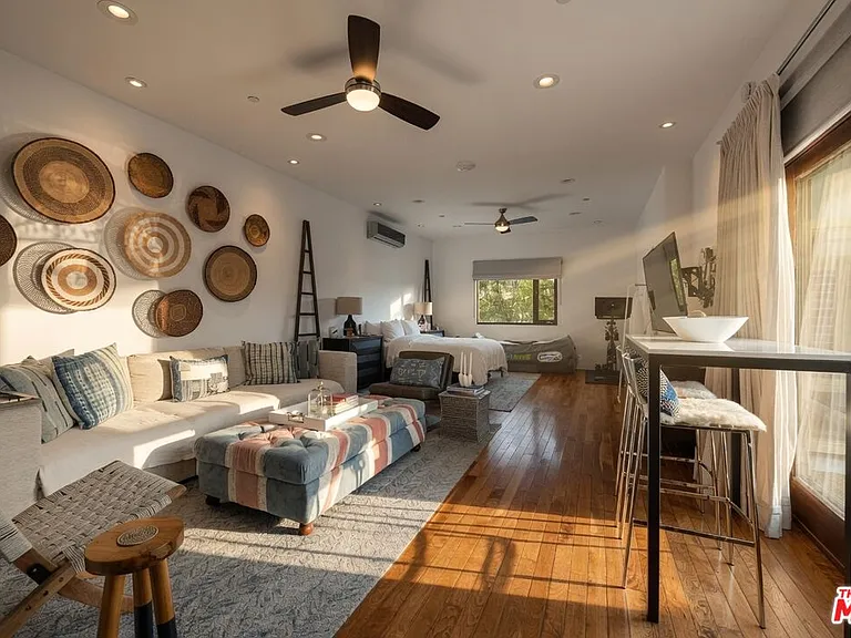 2035 De Mille Dr — Photo 37